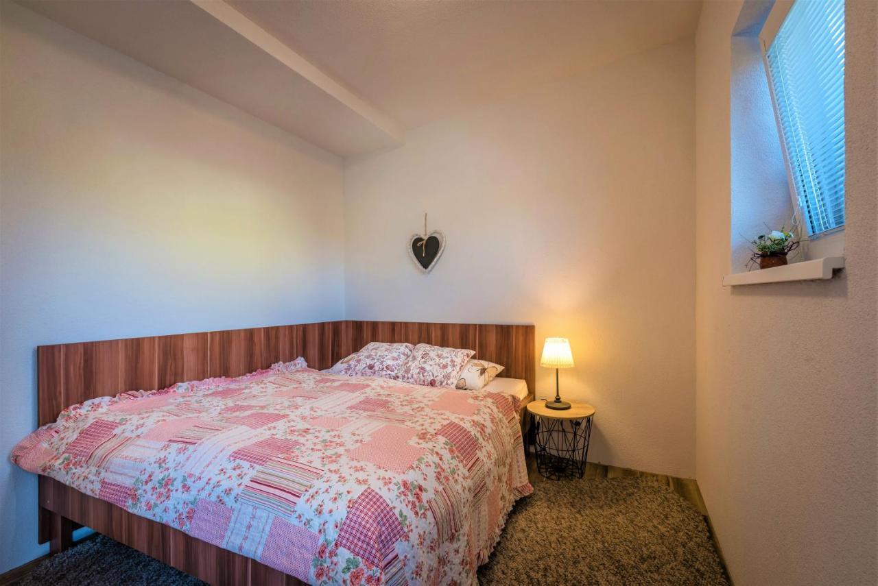 Piemonti Besenova Apartment Bagian luar foto